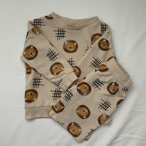 Three Likes Toddler 18Month Sweatshirt/Sweatshort Set, Tan w/ Lion Design